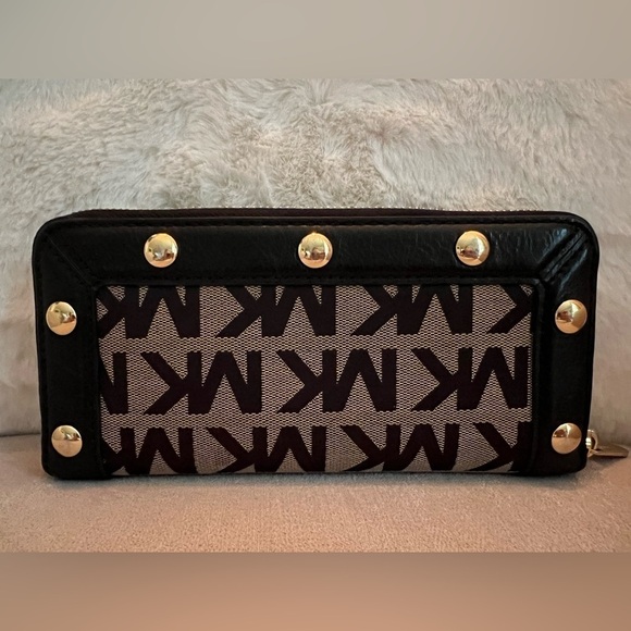 Pre-Owned Michael Kors Delancy Black Monogram Continental Wallet. - Picture 2 of 9